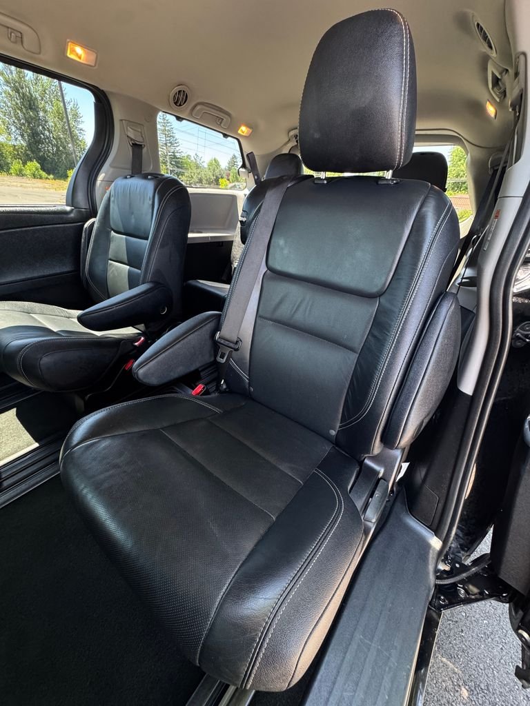 Used 2016 Midnight Black Metallic Toyota SE Premium image 35