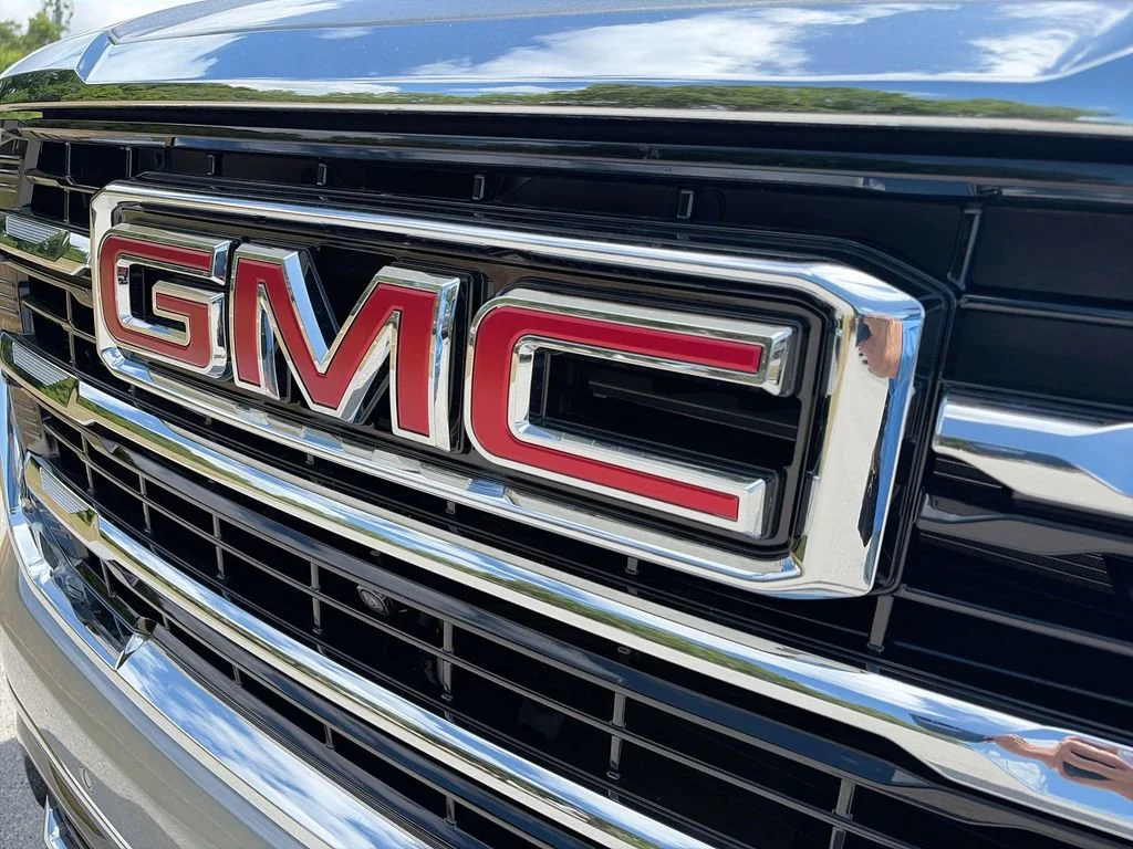 New 2026 Sterling Metallic GMC Elevation image 34