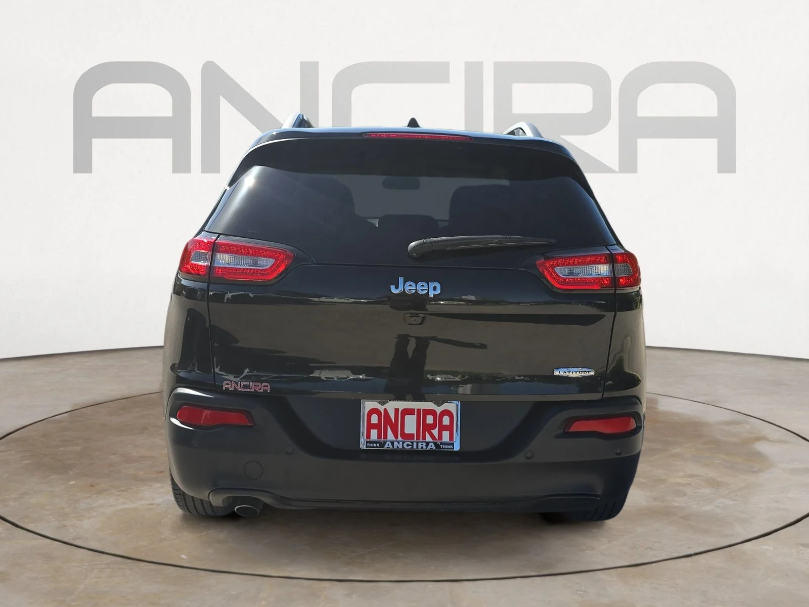 Used 2016 Brilliant Black Crystal Pearlcoat Jeep Latitude image 9