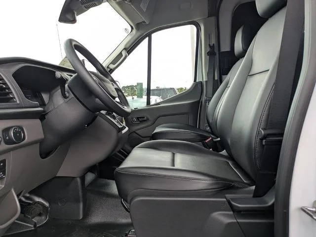 New 2026 Oxford White Ford Base image 50