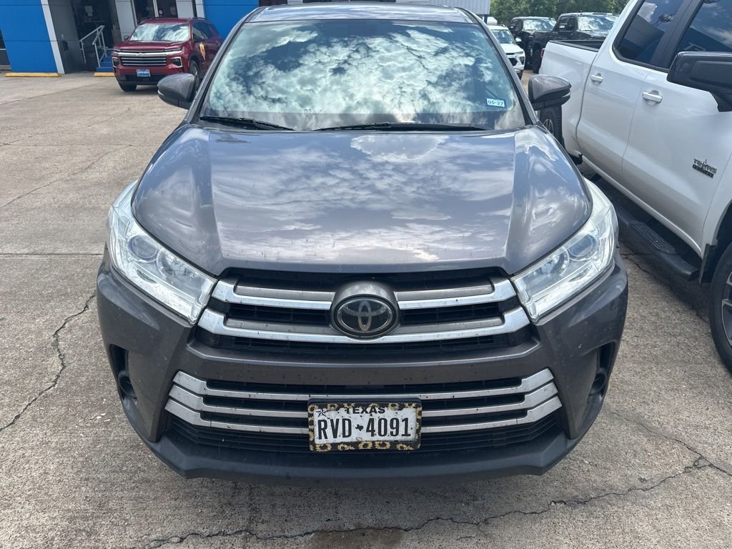 Used 2017 Gray Toyota LE image 6