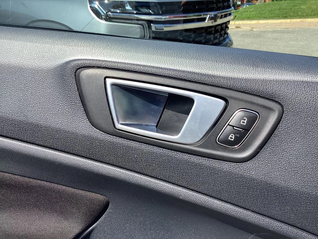 Used 2018 White Ford SE image 33