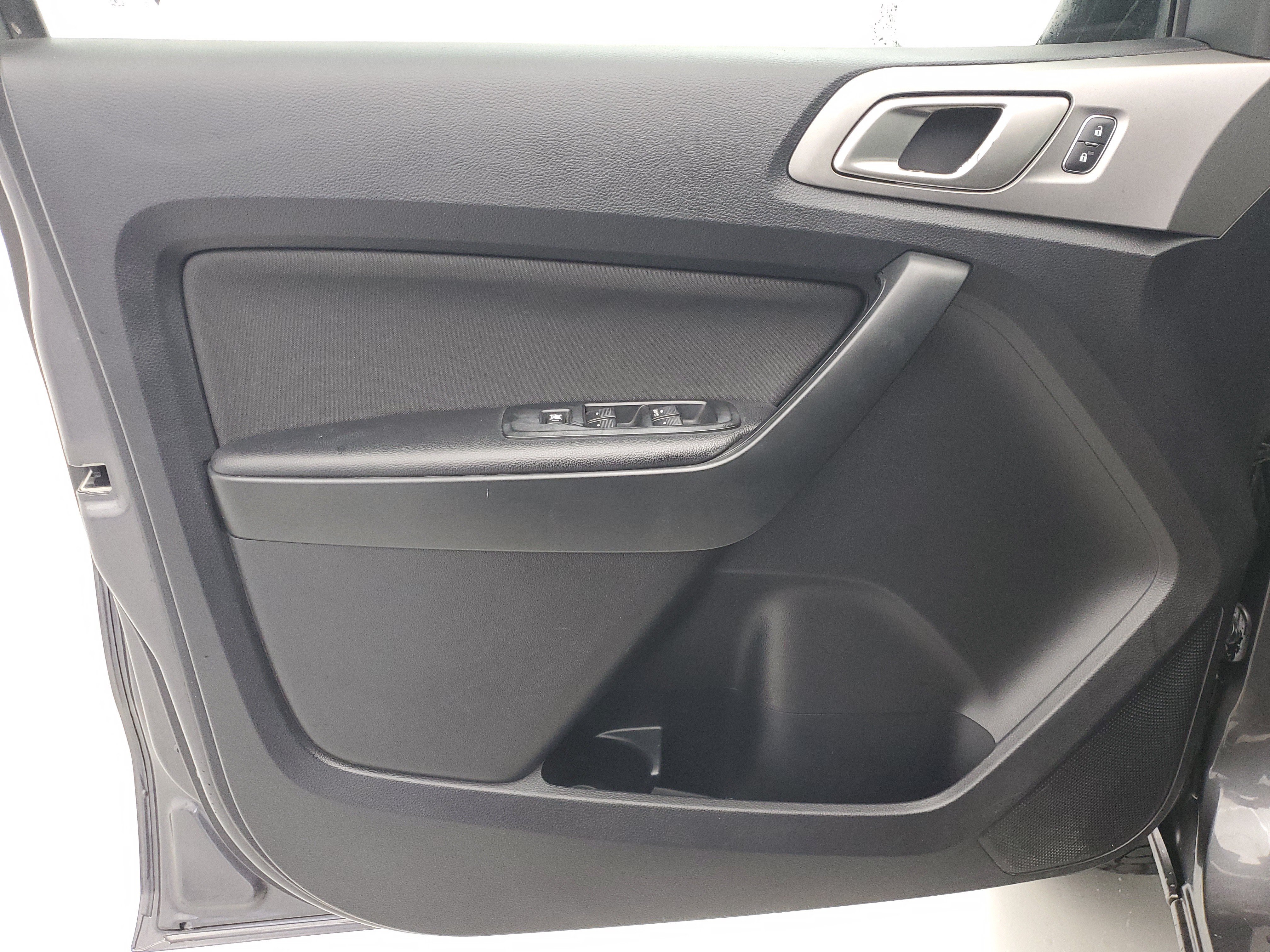Used 2020 Magnetic Metallic Ford XLT image 18
