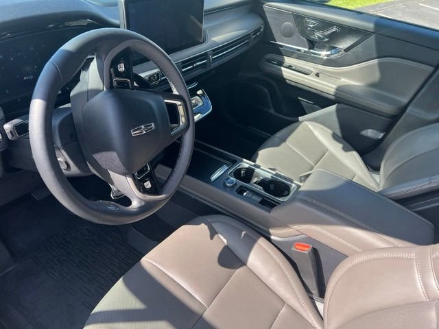 Used 2023 White Lincoln Standard image 7