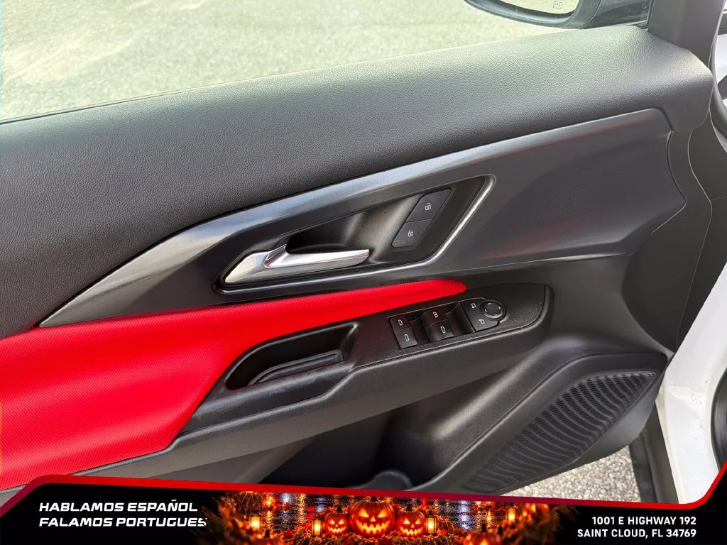 Used 2024 Summit White Chevrolet 2RS image 13