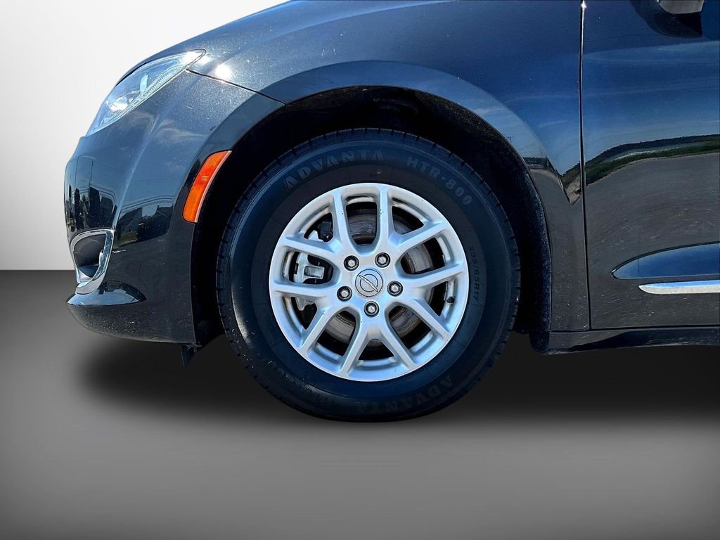 Used 2020 Black Chrysler Touring L image 35