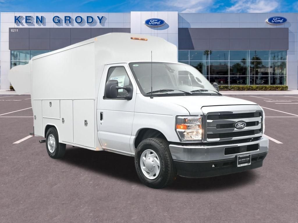 2026 Ford E-Series SRW E-350 Super Duty 138 in WB's photo