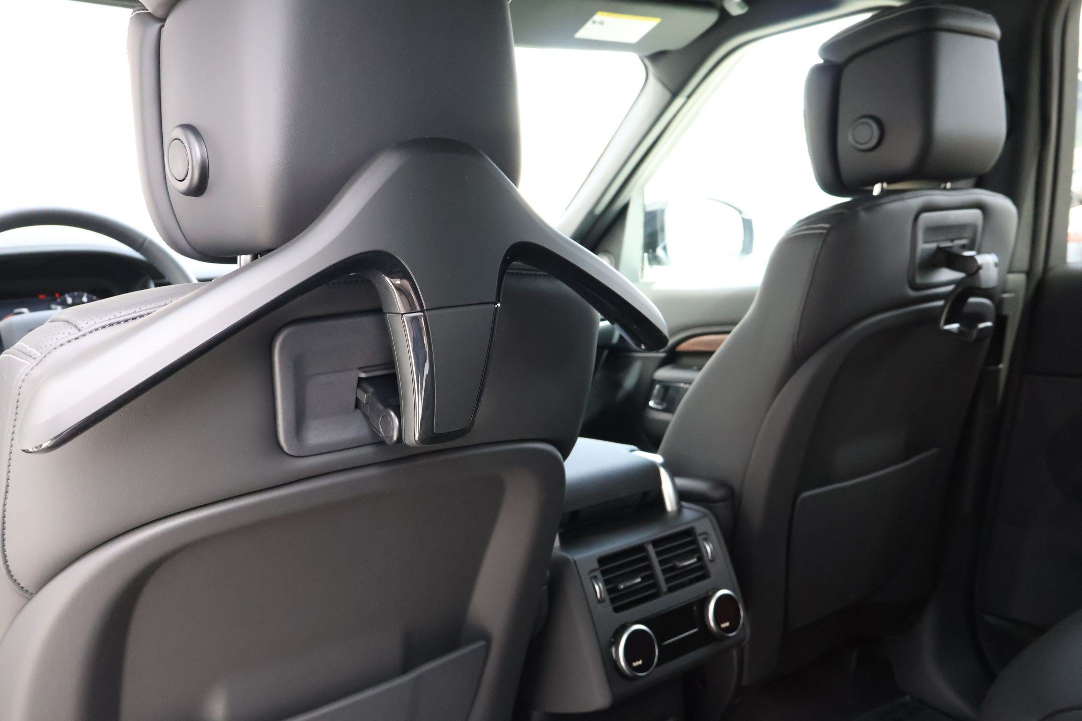 2026 Land Rover Discovery Dynamic SE - Photo 16