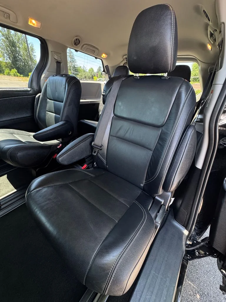 Used 2016 Midnight Black Metallic Toyota SE Premium image 35