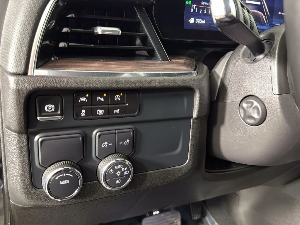 2025 Chevrolet Suburban Premier - Photo 19