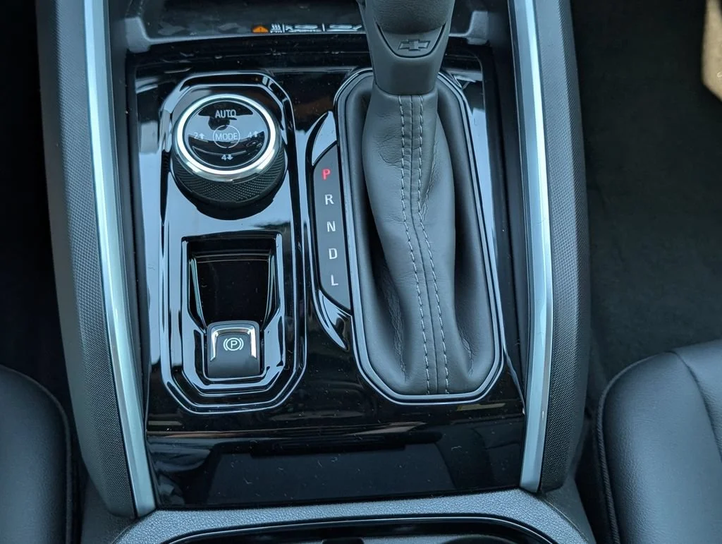 New 2026 Summit White Chevrolet Trail Boss image 25