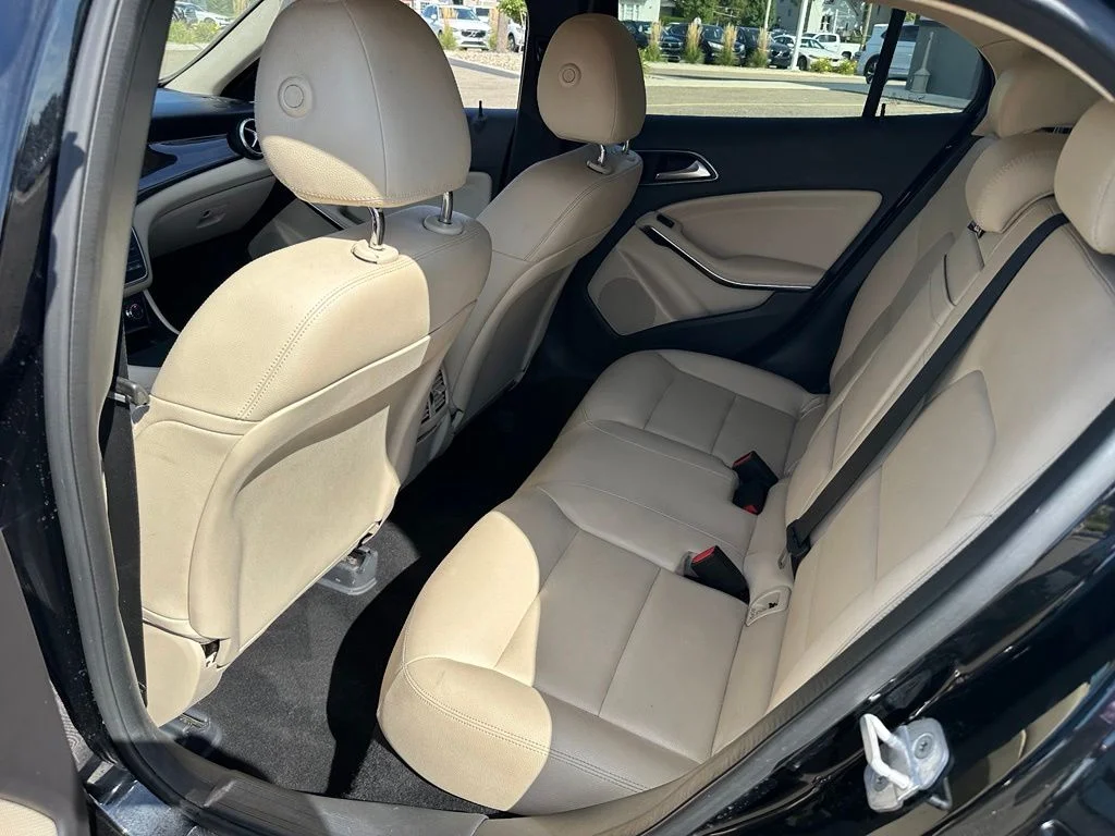 Used 2015 Black Mercedes-Benz GLA 250 image 13