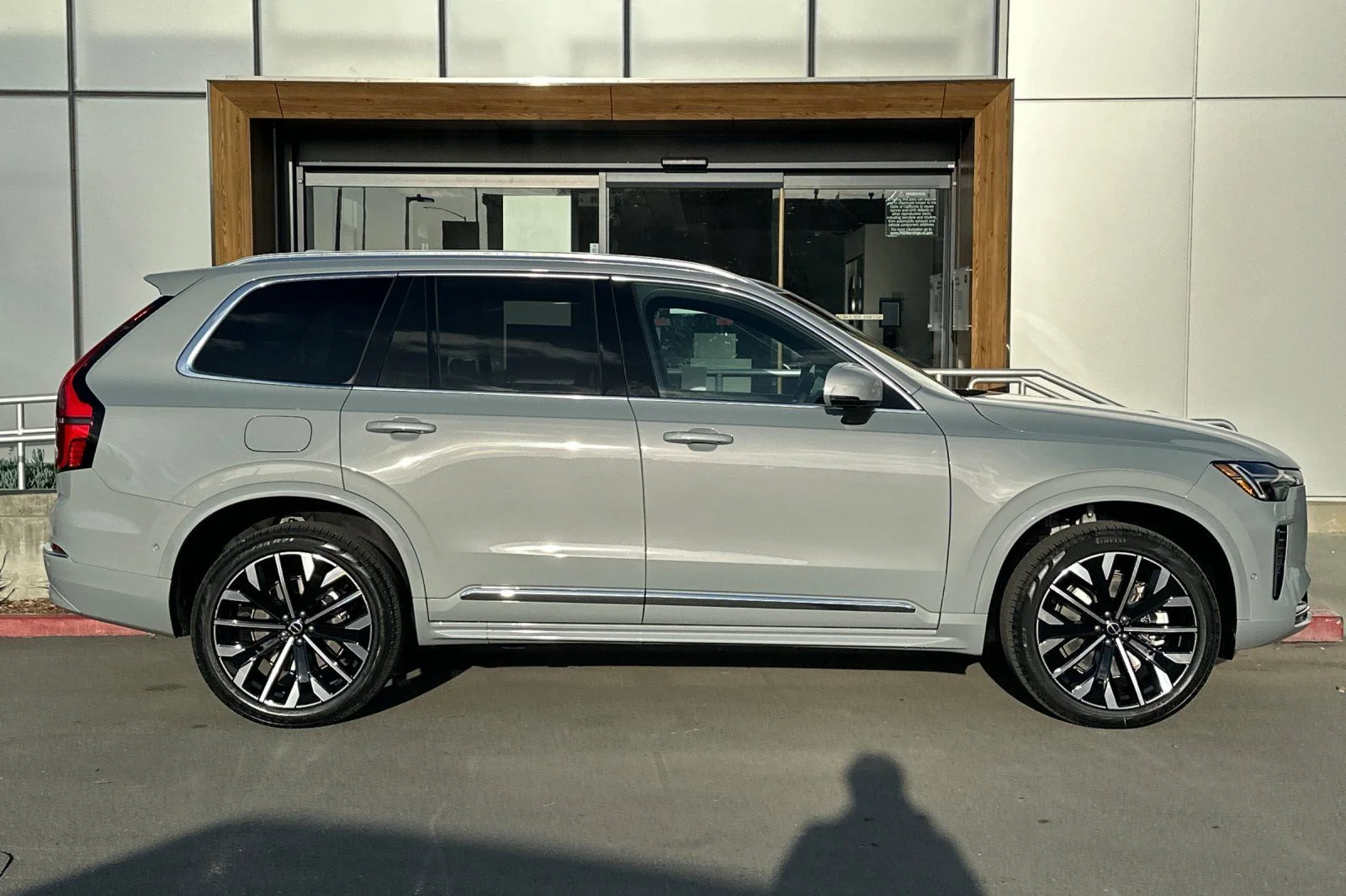 New 2026 Vapour Grey Volvo T8 Plus 7-Seater image 8