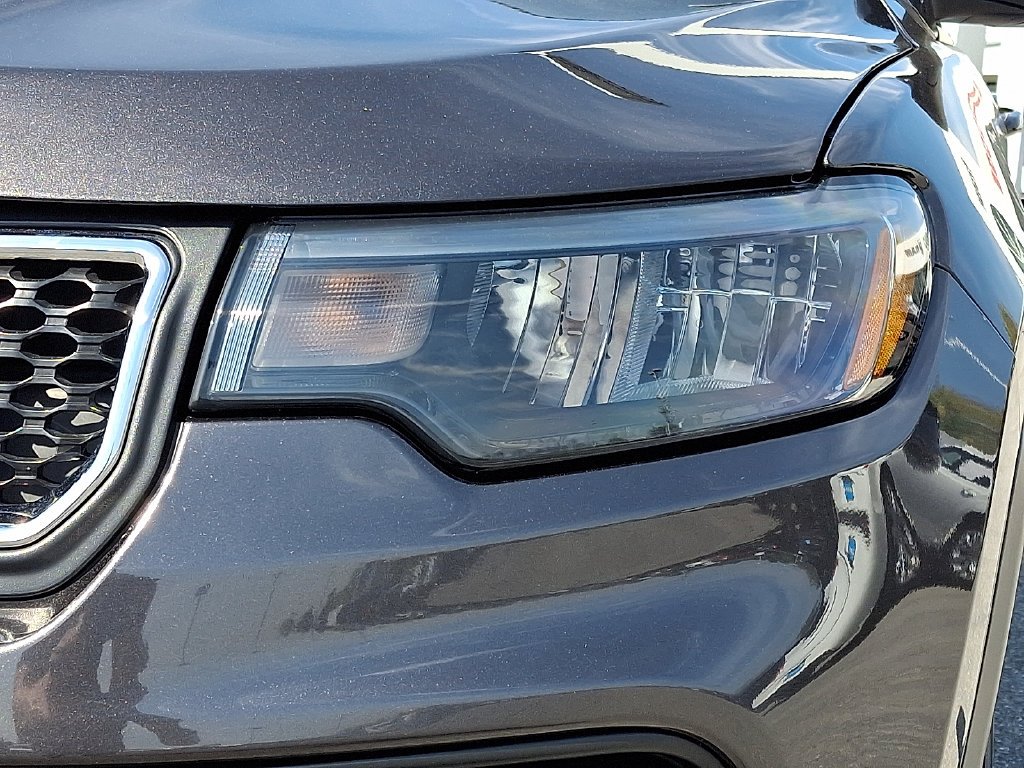 Used 2023 Gray Jeep Latitude Lux image 10