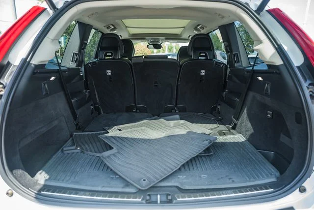 Certified Used 2023 Crystal White Volvo Ultimate image 10