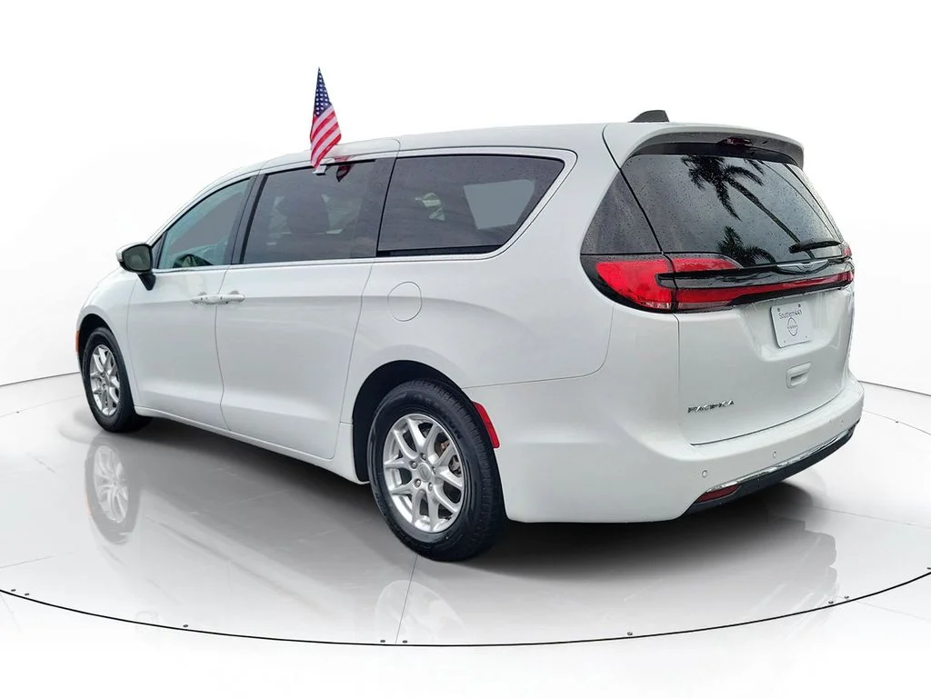 Used 2023 White Chrysler Touring L image 5