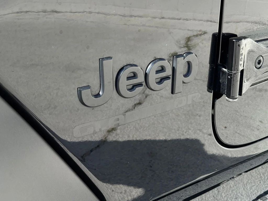 Used 2020 Black Jeep Sport image 12