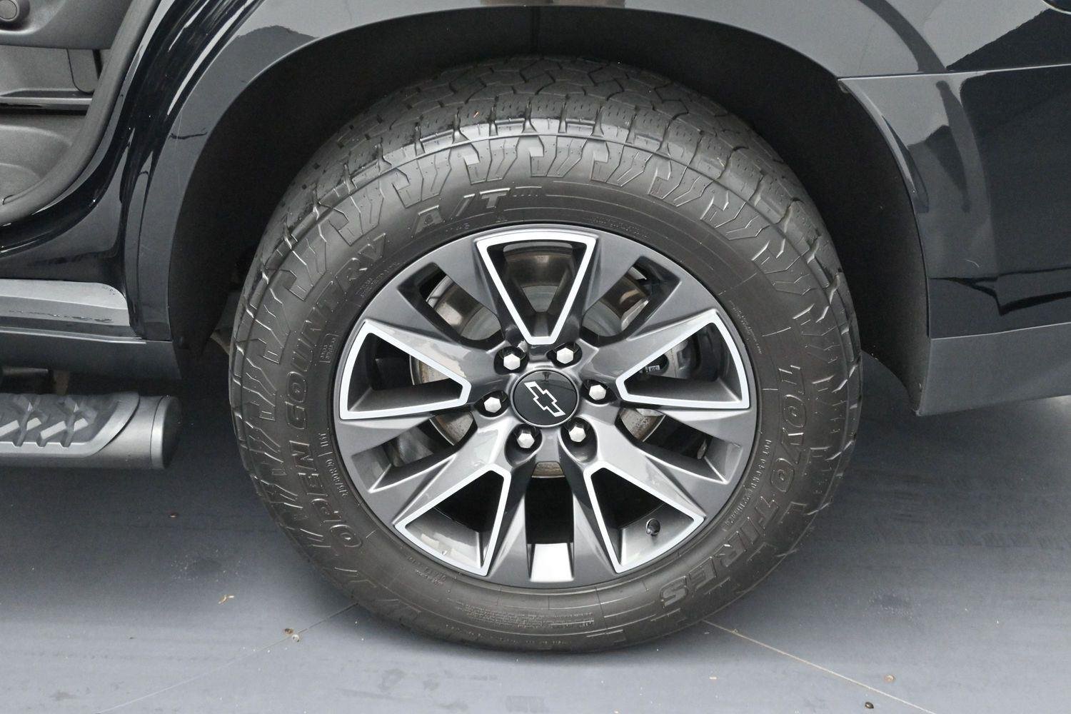 Used 2023 Black Chevrolet Z71 image 33