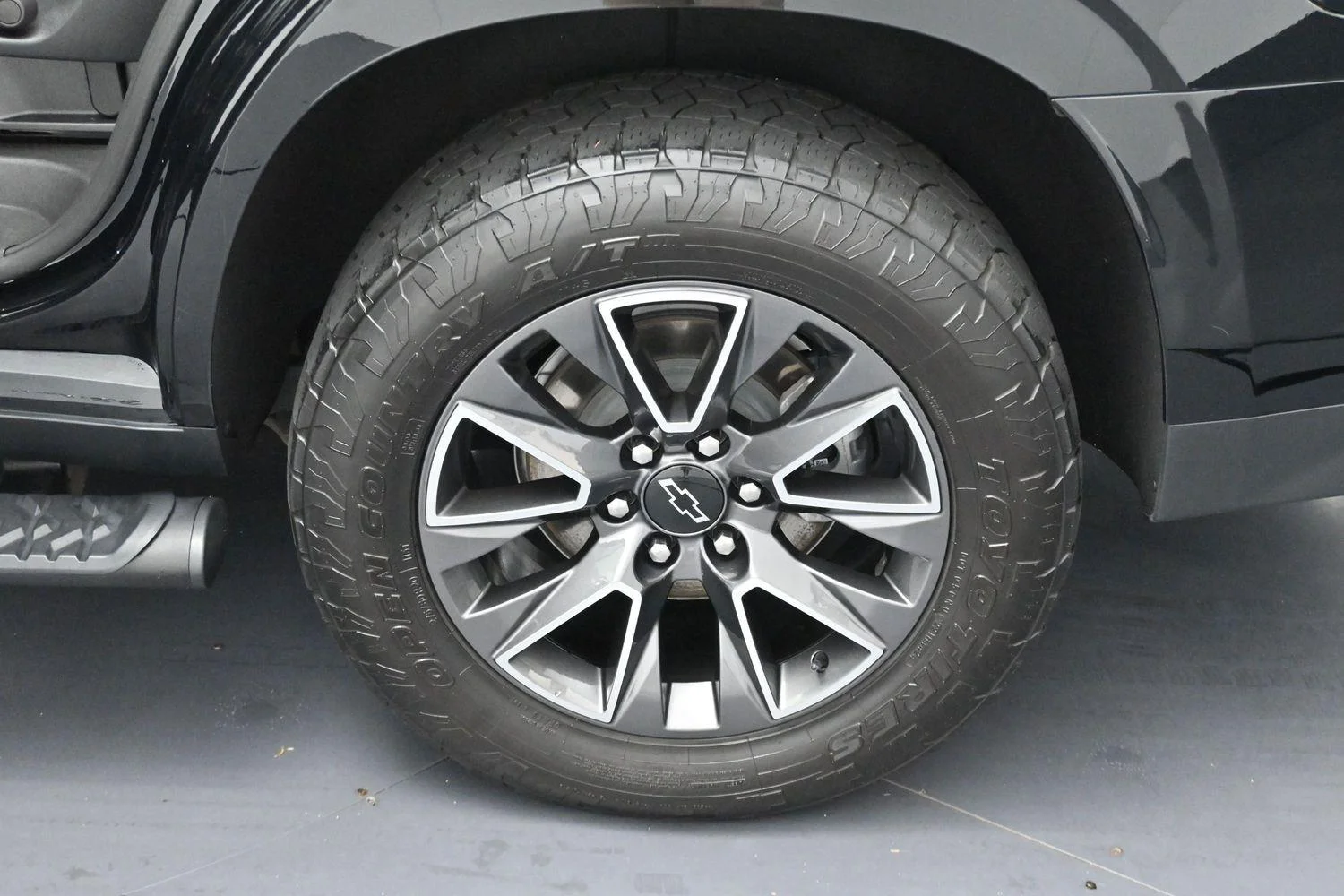 Used 2023 Black Chevrolet Z71 image 33
