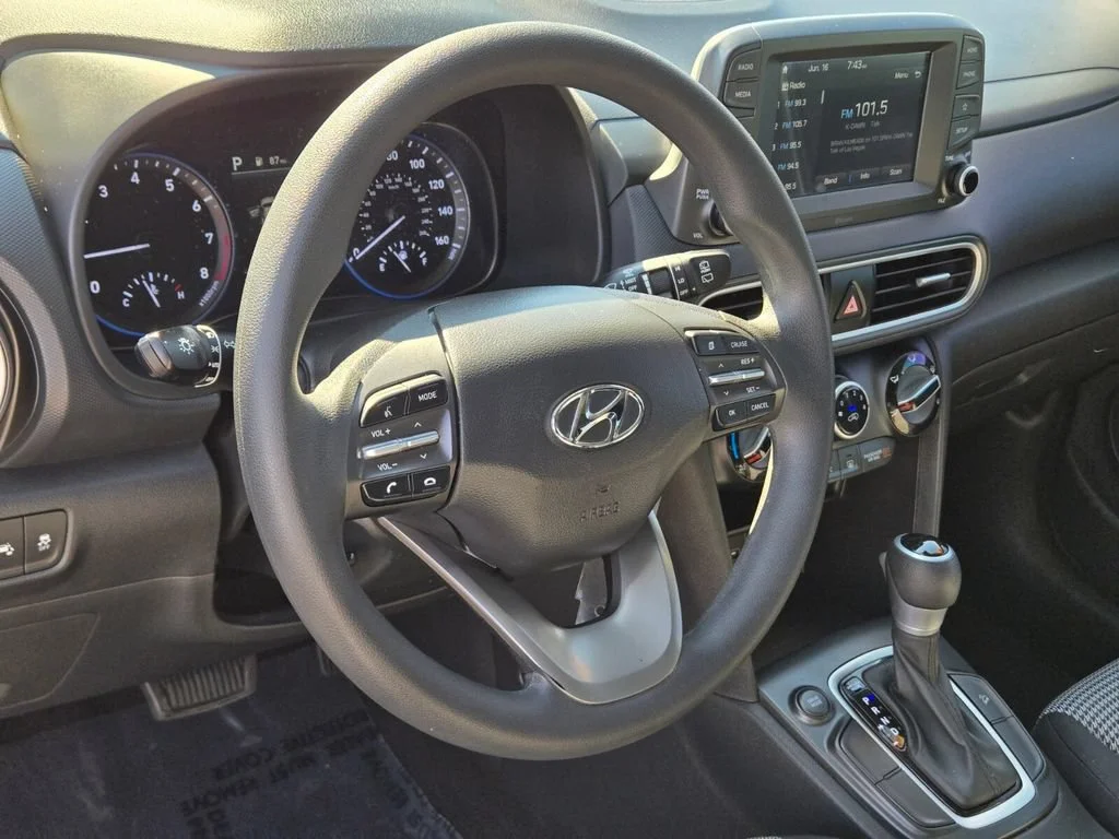 Used 2021 Lunar White Hyundai SE image 18