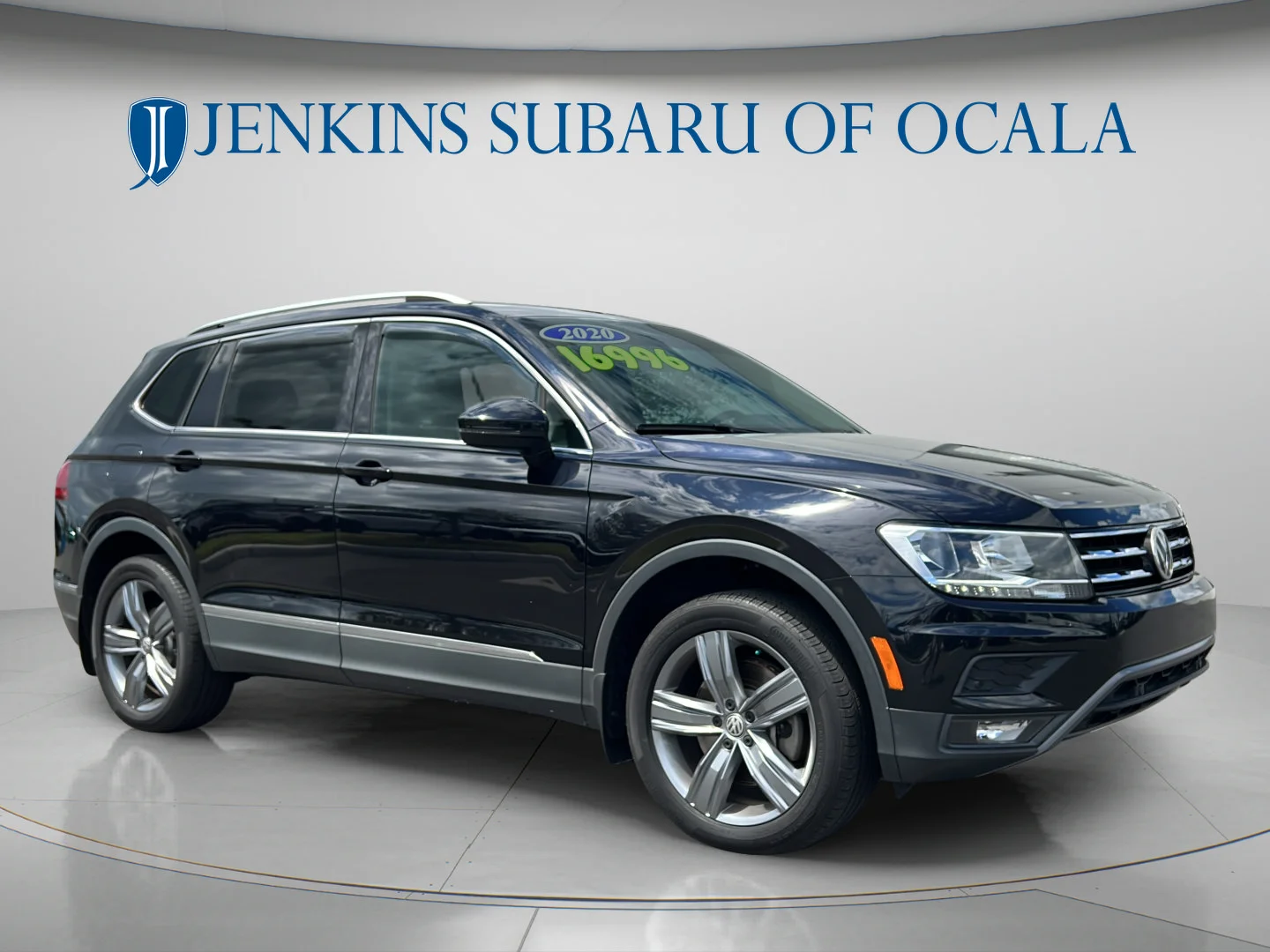 Used 2020 Deep Black Volkswagen SEL image 2