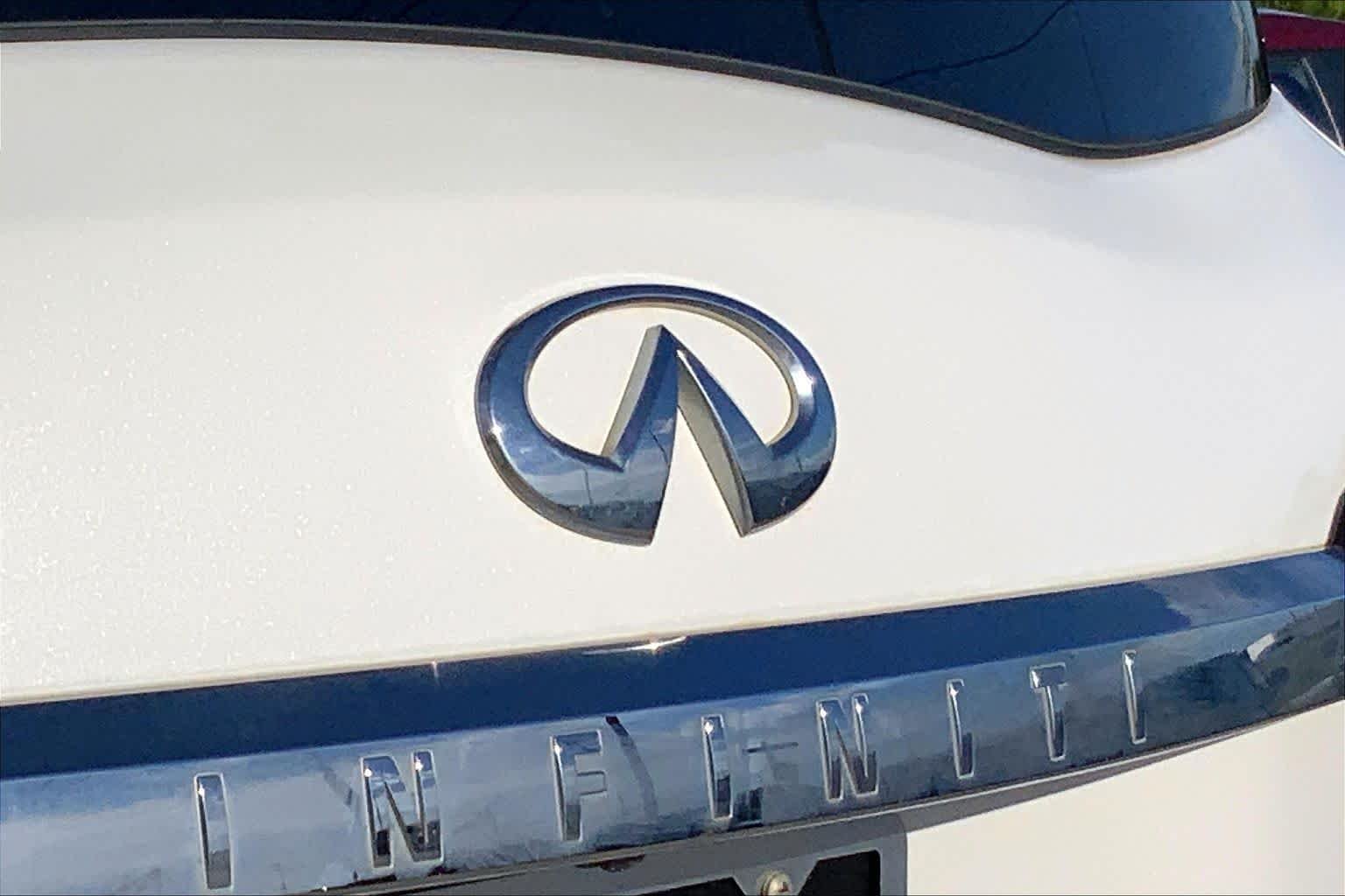 Used 2019 Moonstone White INFINITI LUXE image 31