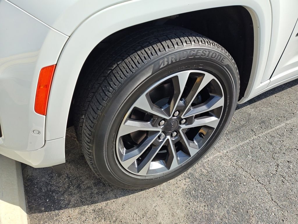 Used 2023 White Jeep Overland image 2