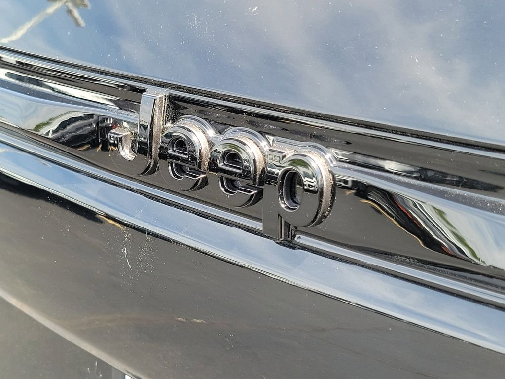 New 2026 Diamond Black Crystal Pearl-Coat Exterior Paint Jeep Summit image 7