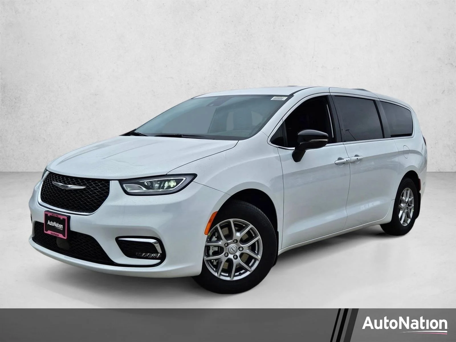 2026 Chrysler Pacifica Select's photo