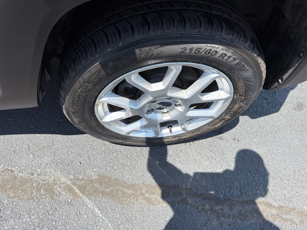 Used 2020 Red Jeep Latitude image 11