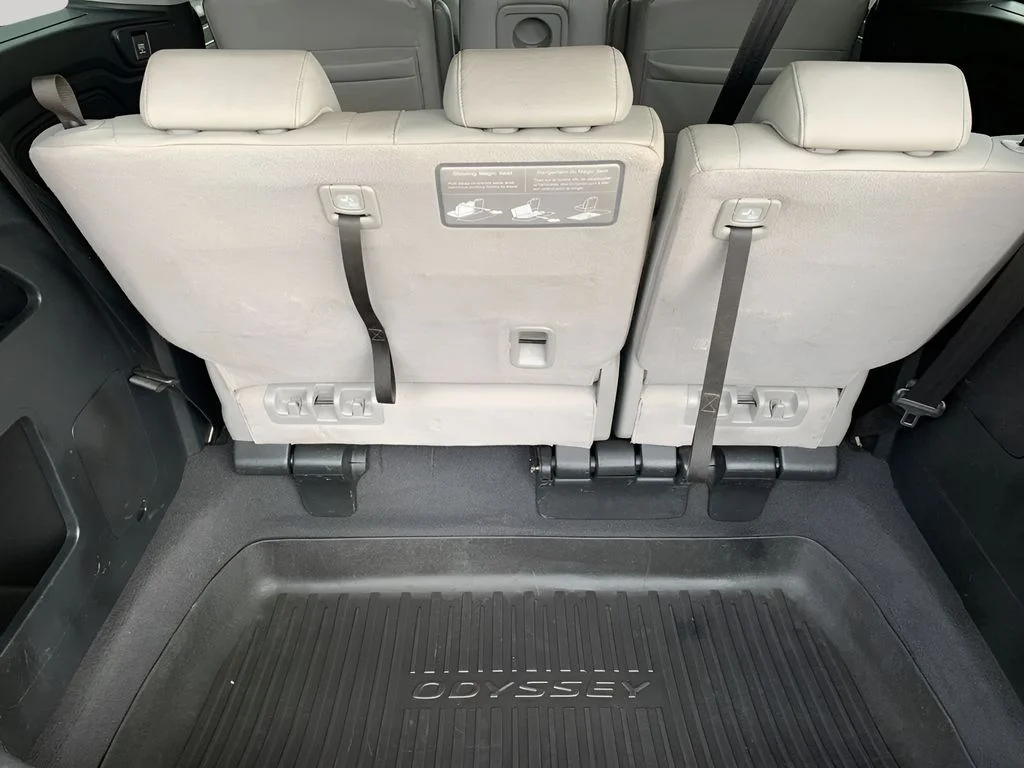 Used 2022 Silver Honda EX-L image 19