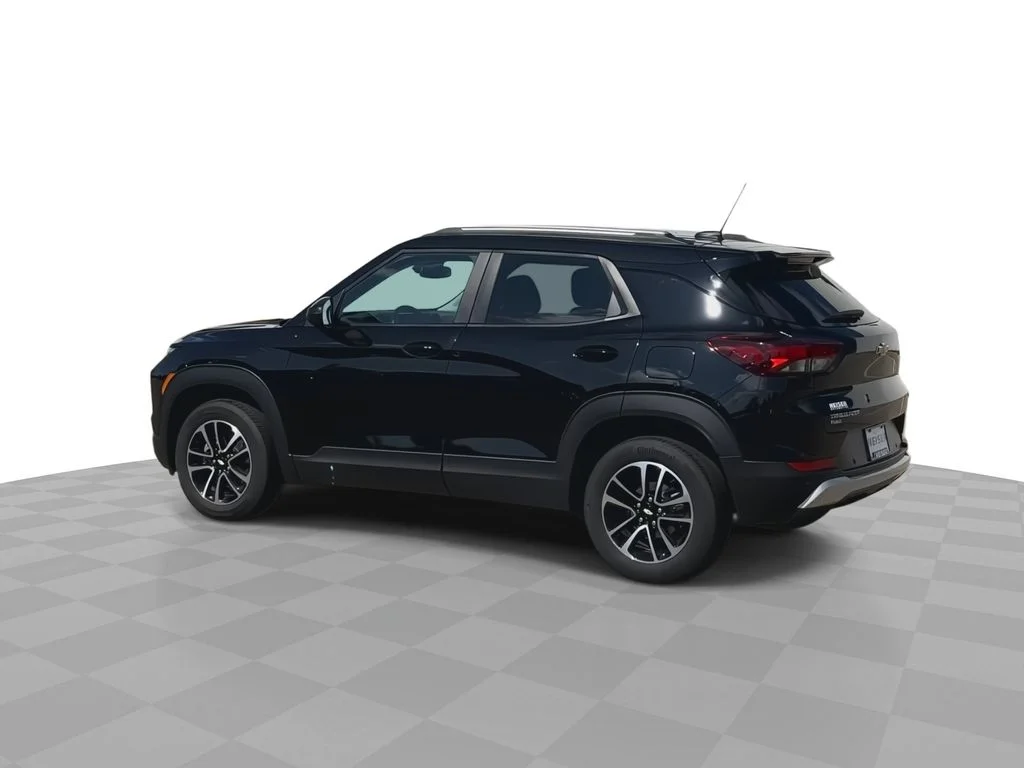 Used 2025 Black Chevrolet LT image 6