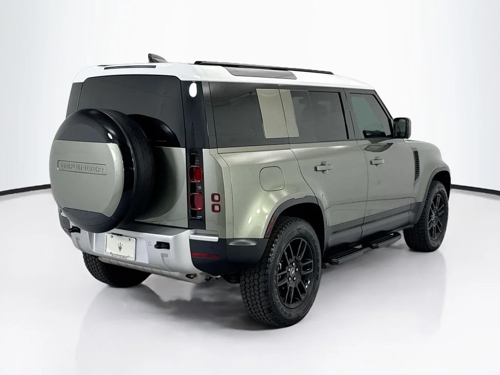 Used 2025 Pangea Green Metallic Land Rover S image 5
