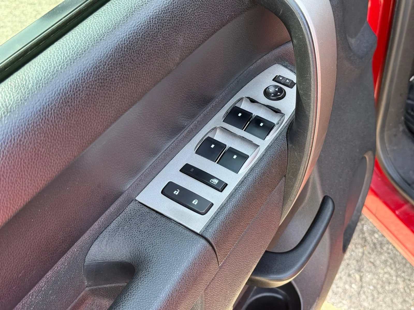 Used 2011 VICTORY RED Chevrolet LT image 14