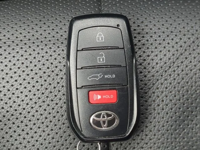 Certified Used 2024  Toyota Platinum image 37