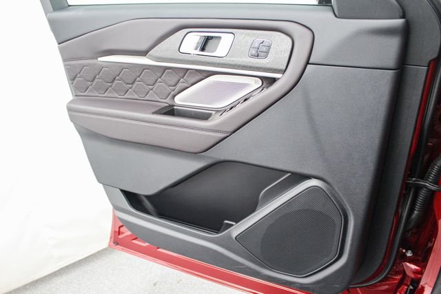 New 2027 Ruby Red Metallic Tinted Clearcoat Ford Platinum™ image 12