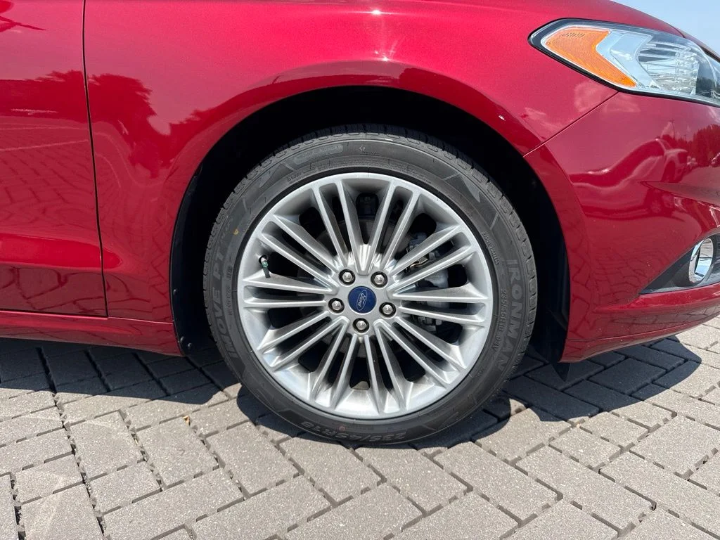 Used 2016 Red Ford SE image 10