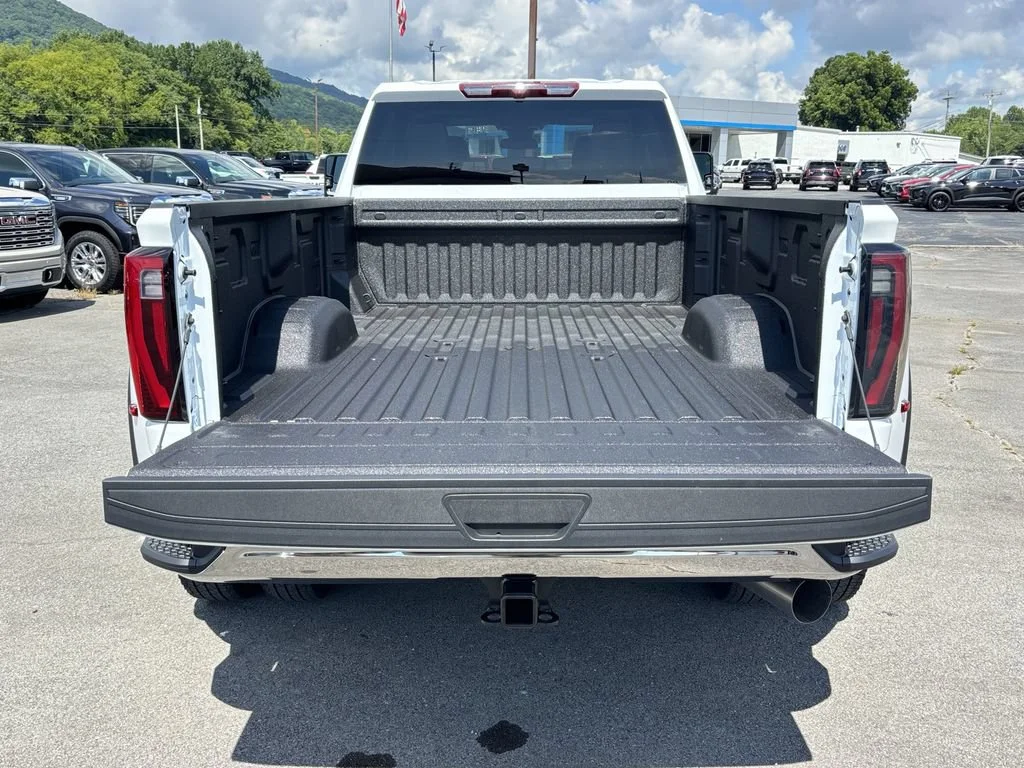 2026 GMC Sierra 3500HD Pro - Photo 9