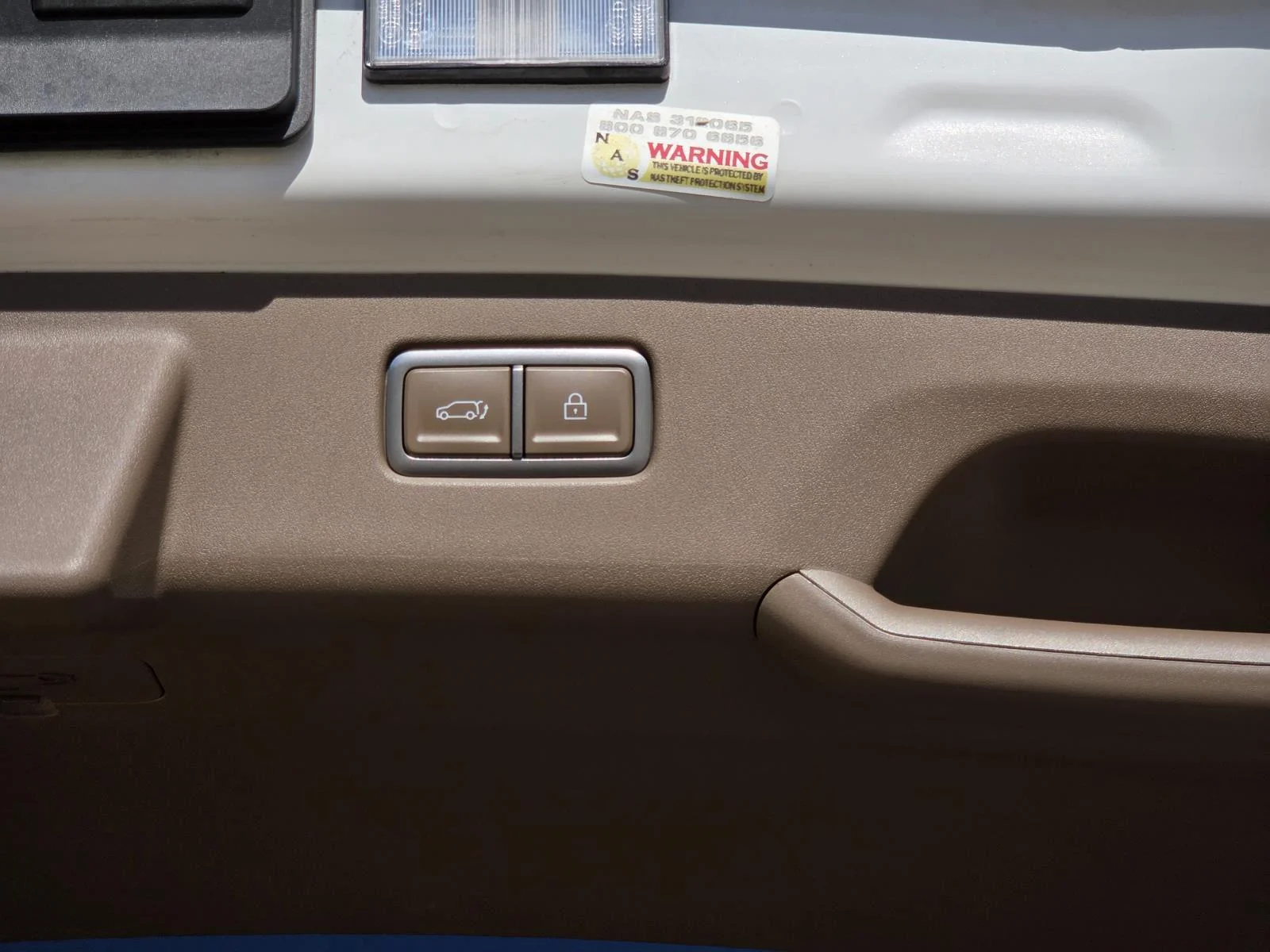 Used 2026 Glacial White Pearl/Ebony Black Roof Kia GT-Line image 12