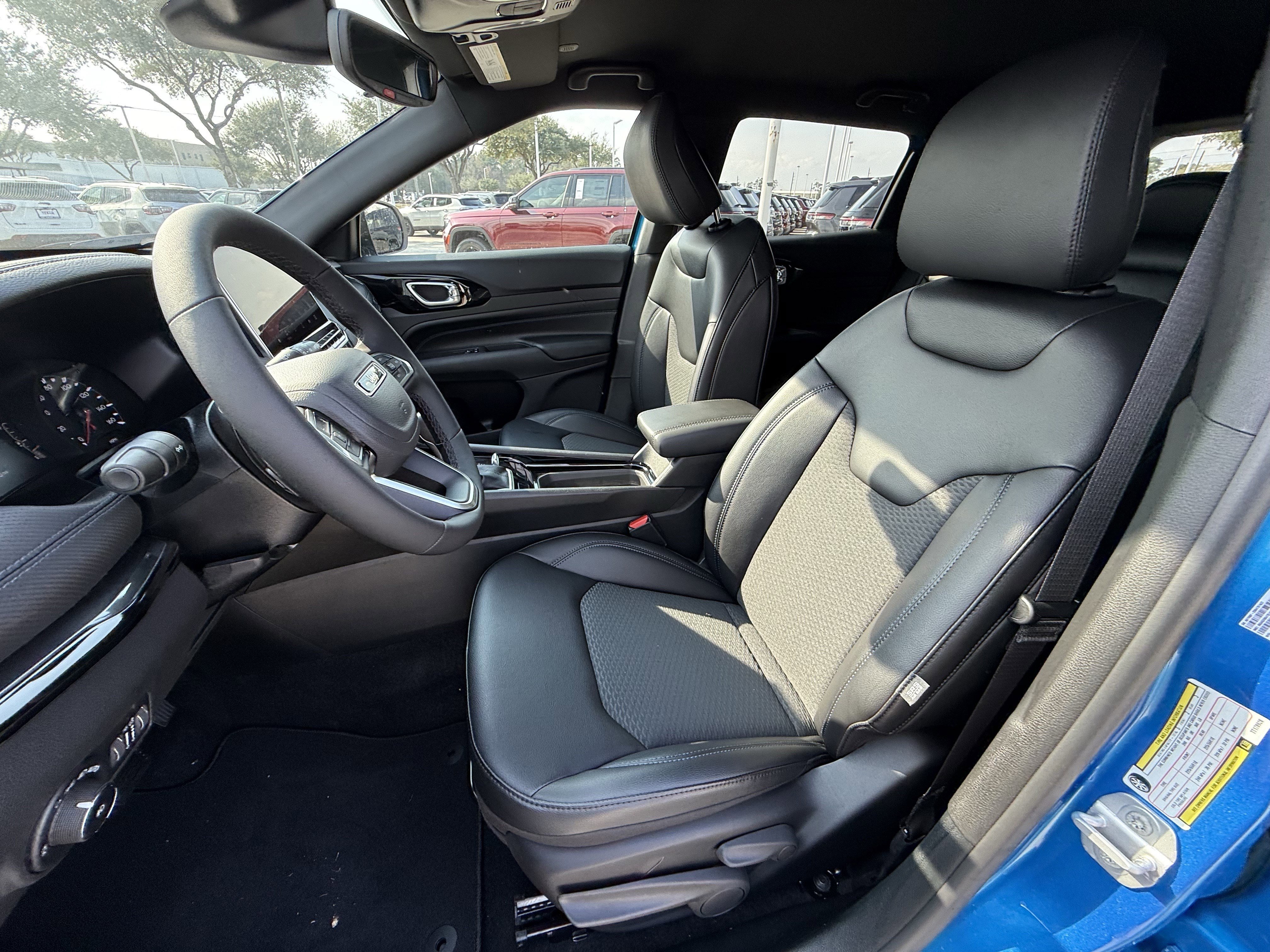 New 2026 Hydro Blue Pearlcoat Jeep Latitude Altitude image 16