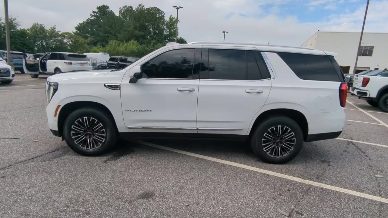 Used 2025 Summit White GMC Elevation image 5
