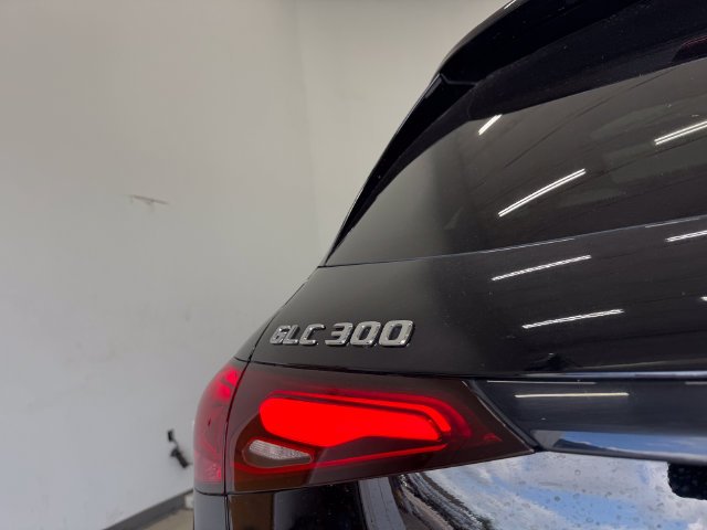 Used 2024 Black Mercedes-Benz GLC 300 image 43