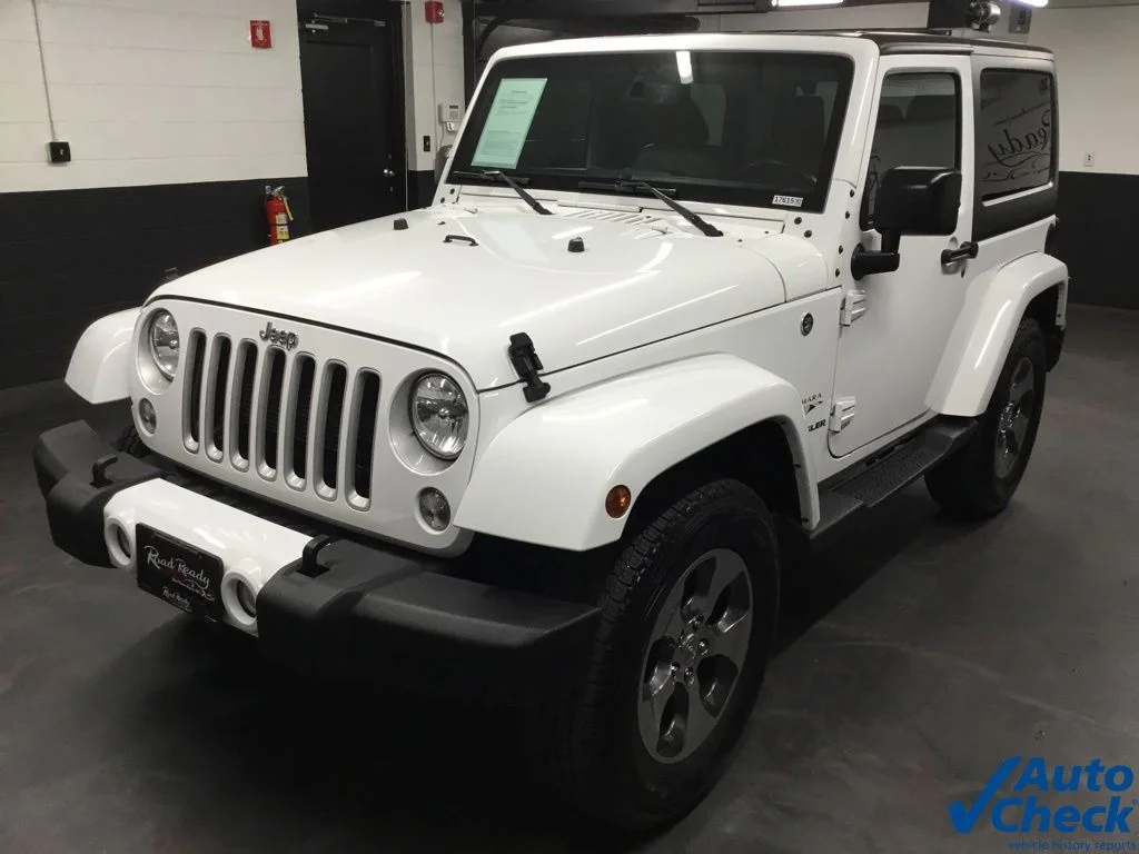 Used 2016 White Jeep Sahara image 6