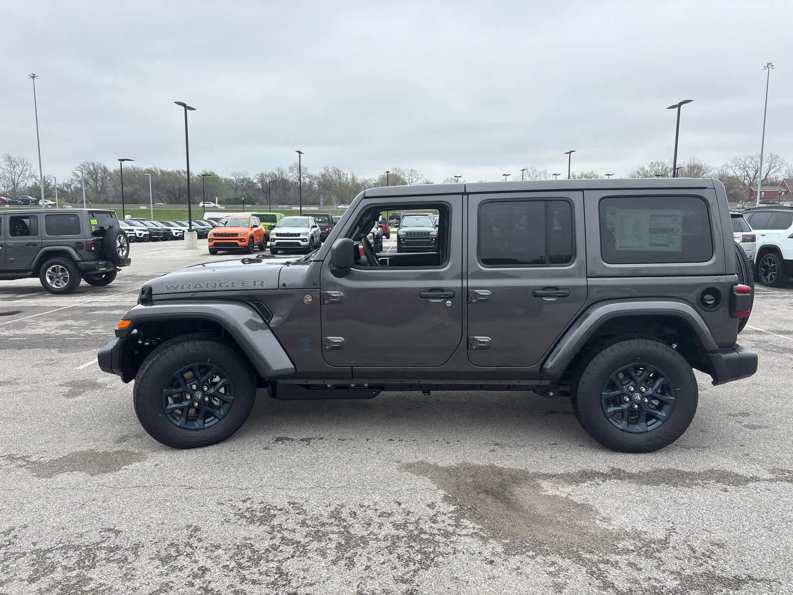 New 2026 Granite Crystal Metallic Clearcoat Jeep 85th Anniversary image 5