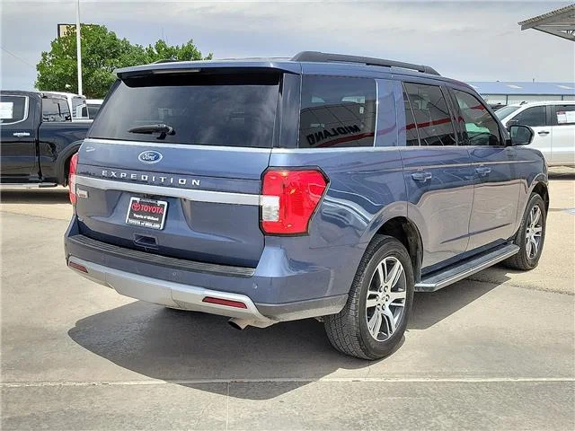 Used 2022 Infinite Blue Metallic Tinted Clearcoat Ford XLT 4x2 image 2