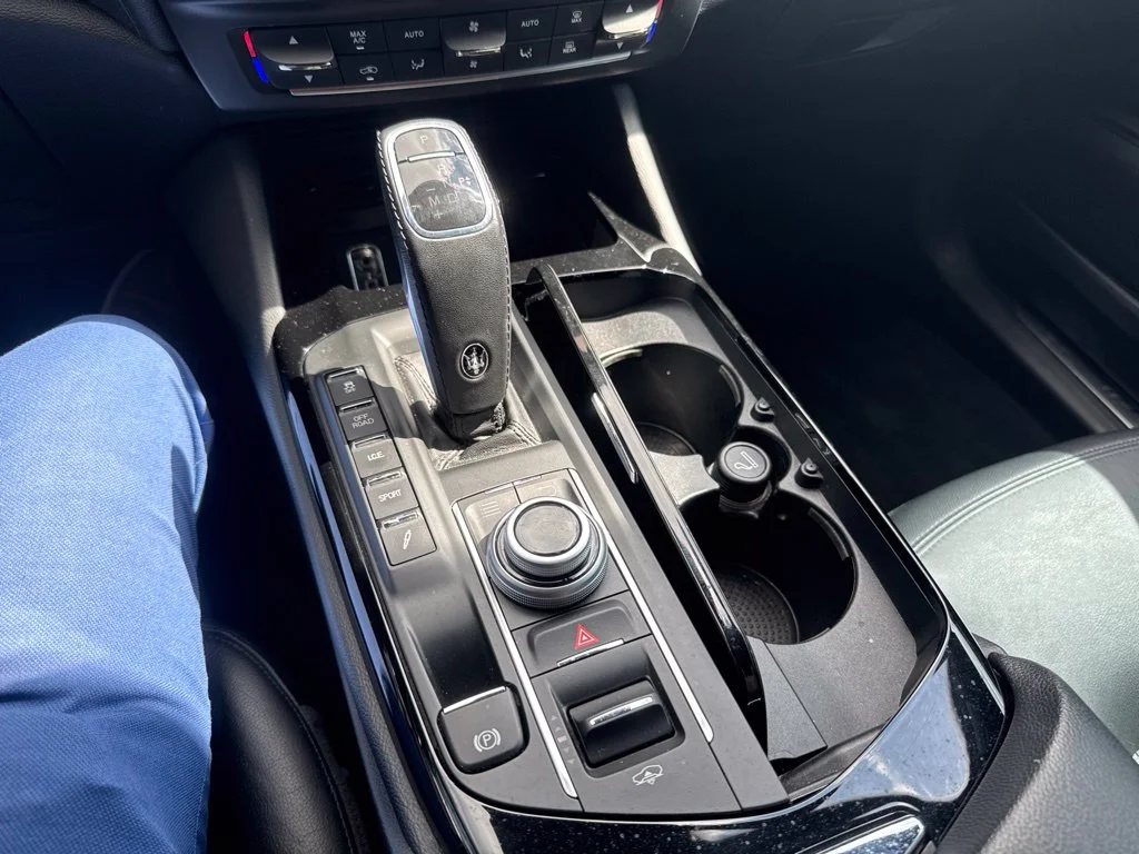 Used 2019 White Maserati Base image 15