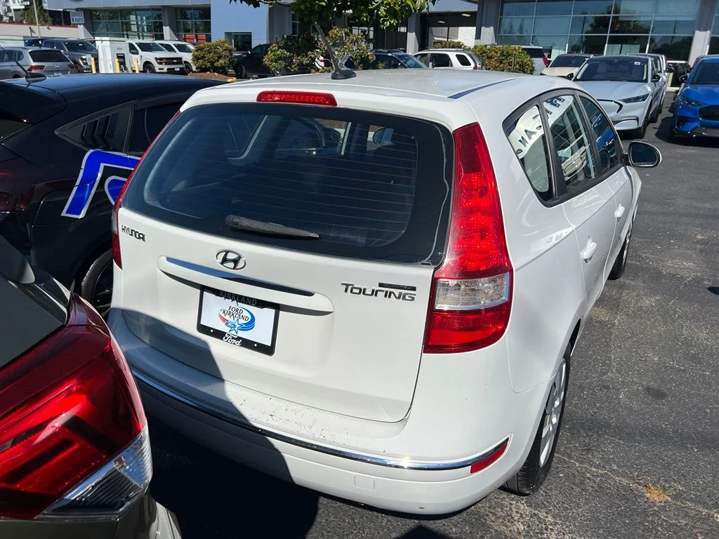 Used 2010 Polar White Hyundai GLS image 7