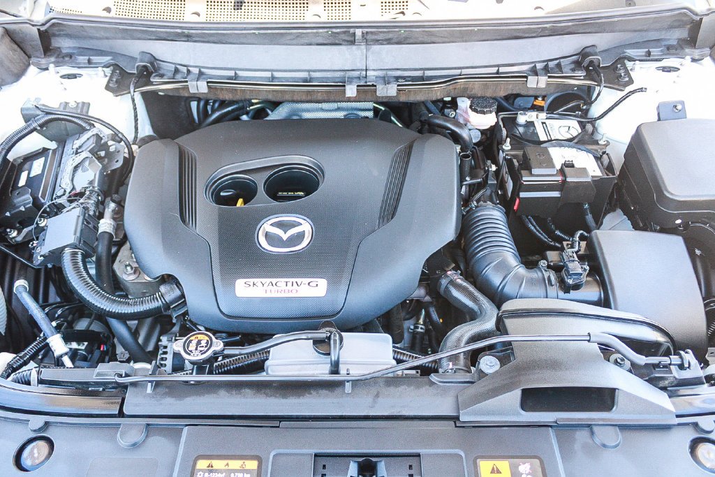 Used 2023 White Mazda Signature image 27