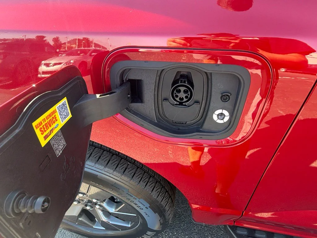 Used 2023 Red Metallic Ford Lariat image 57