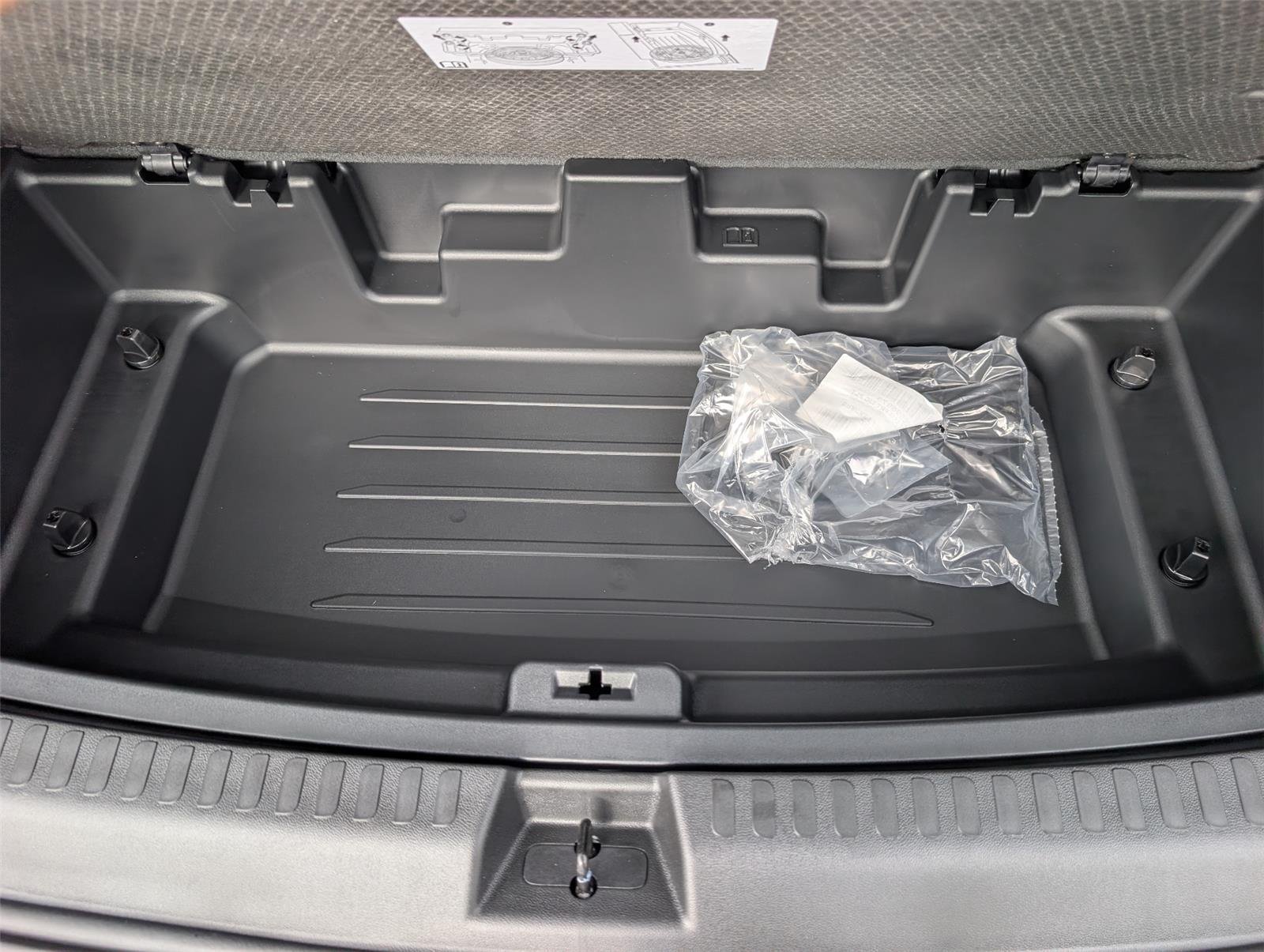 New 2027 Summit White Chevrolet LT image 37